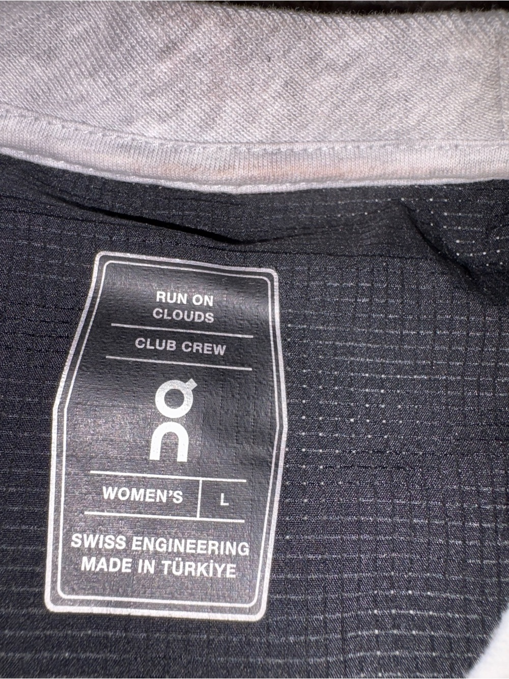 On Running Grey Club Crew Center Logo - Picture 2 of 4